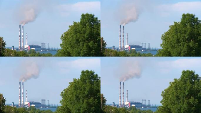 燃煤电厂高高的管道，黑烟向上移动，污染大气。用化石燃料概念生产电能