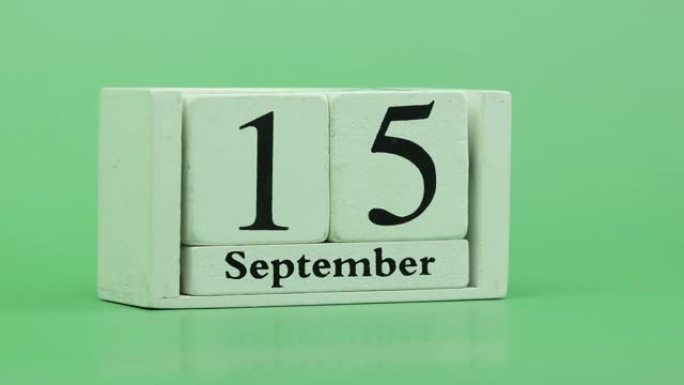 9月月份日历4k停止运动通过手工木制日历在一个月内快速的时间节奏，日期月份和日期放在木桌上