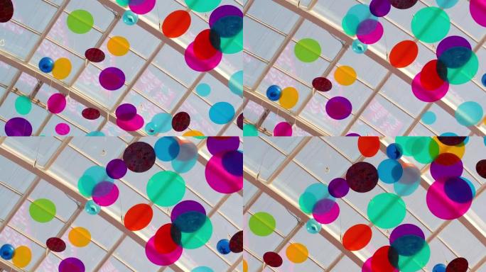 购物中心屋顶下的抽象彩色背景。