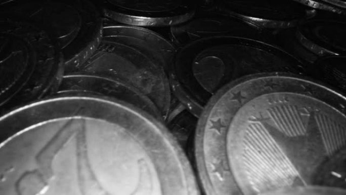 用过的黑白脏欧元硬币巨堆宏