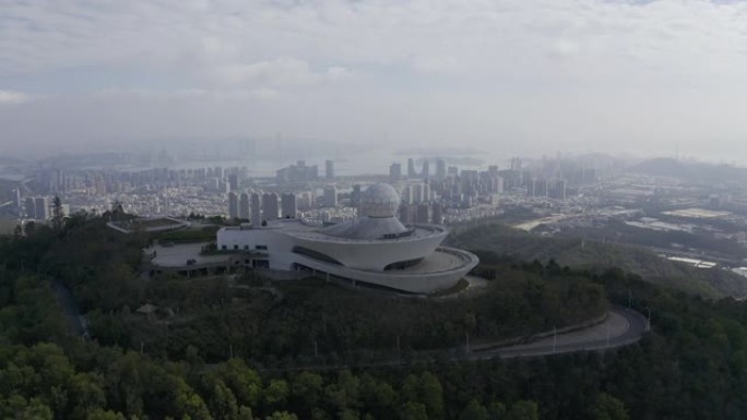 “双极化多普勒天气雷达” 在市峰气象观测站的航拍