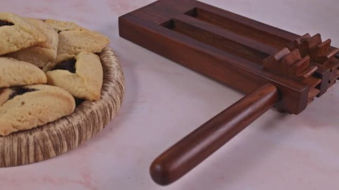 哈曼斯耳饼干，用于普pim节庆祝犹太狂欢节犹太酒