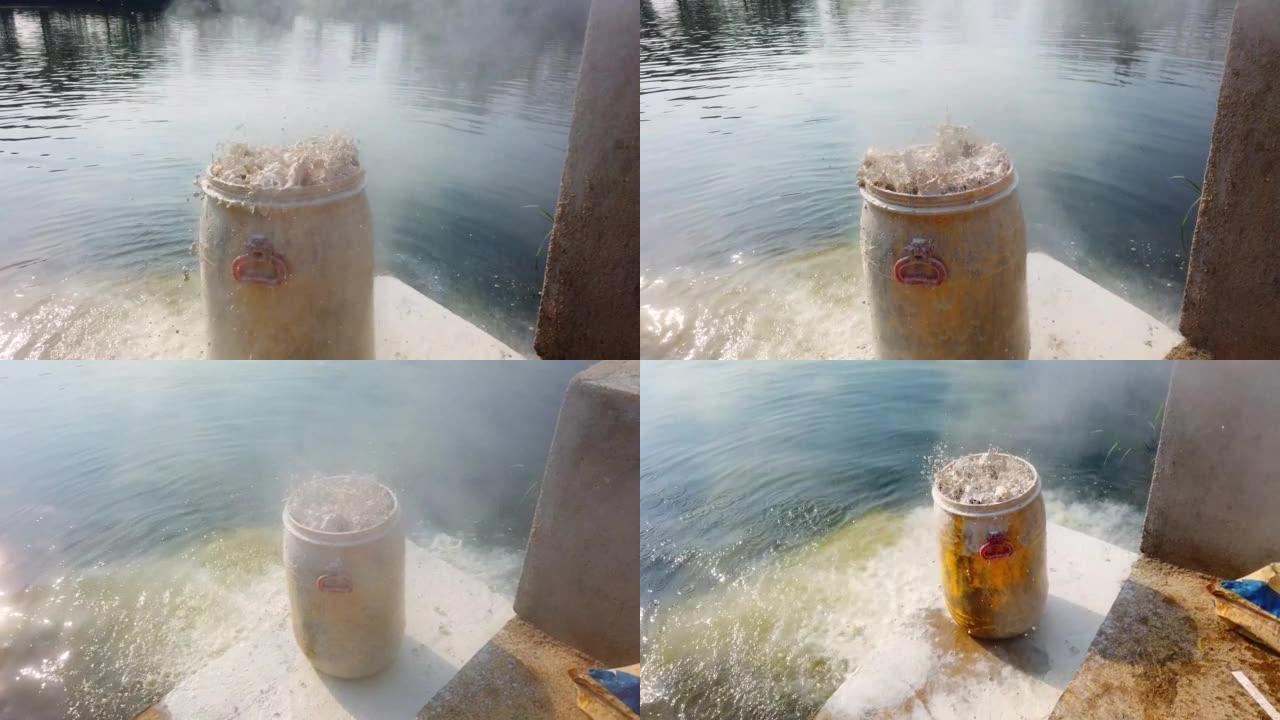 生石石灰在水中煮沸，用于养鱼池