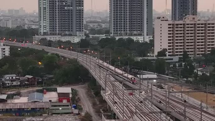 空中无人机高速公路的高角度视图与Bang Sue Grand Station是一个新的铁路枢纽，在泰