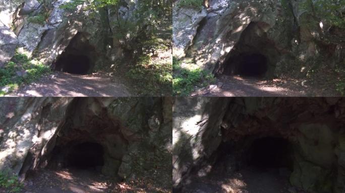 森林中的黑暗洞穴，岩石中的天然地下隧道，太阳