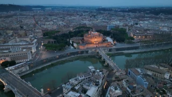 罗马，圣天使城堡在黎明。
