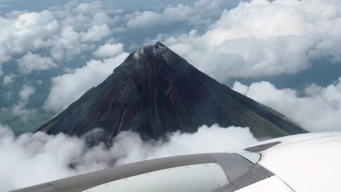 从飞机窗口看到的马永火山鸟瞰图，黎牙实比市，阿尔拜，菲律宾