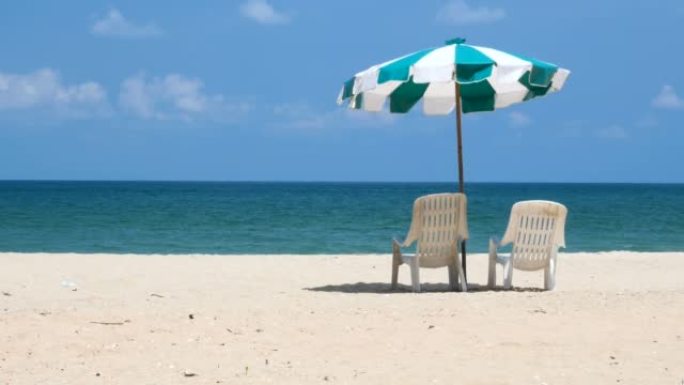 泰国的夏季海滩大海海洋遮阳伞