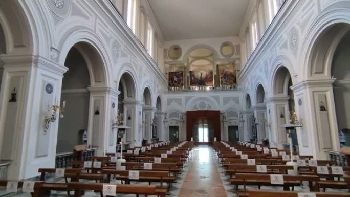 那不勒斯-来自transept的圣玛丽亚·德格里·安吉里·阿尔勒·克罗西教堂概述