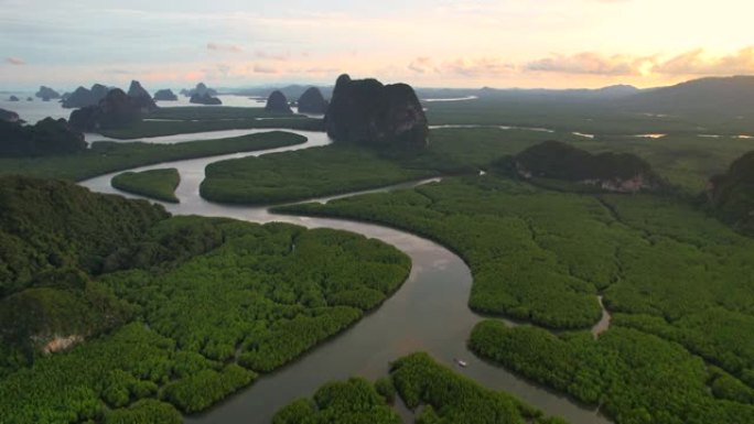 泰国攀牙省红树林的鸟瞰图日落场景，日出，4K(UHD)，海洋和红树林景观的空中拍摄