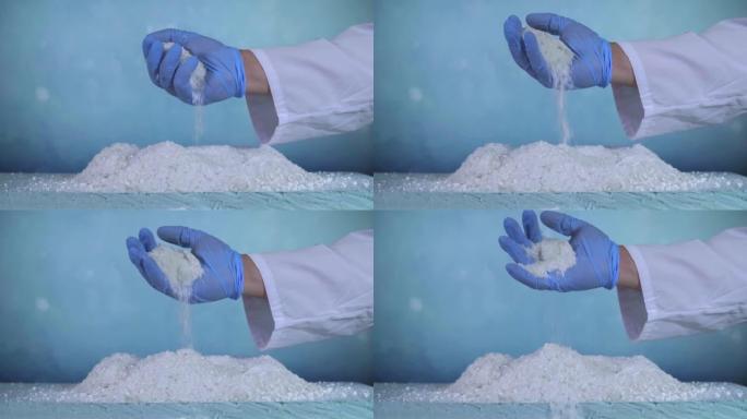 戴上蓝色手套，科学家检查除冰器，除冰器对抗缓慢的mo