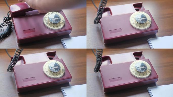 一只手拿起电话接收器的特写镜头一个旧的旋转电话