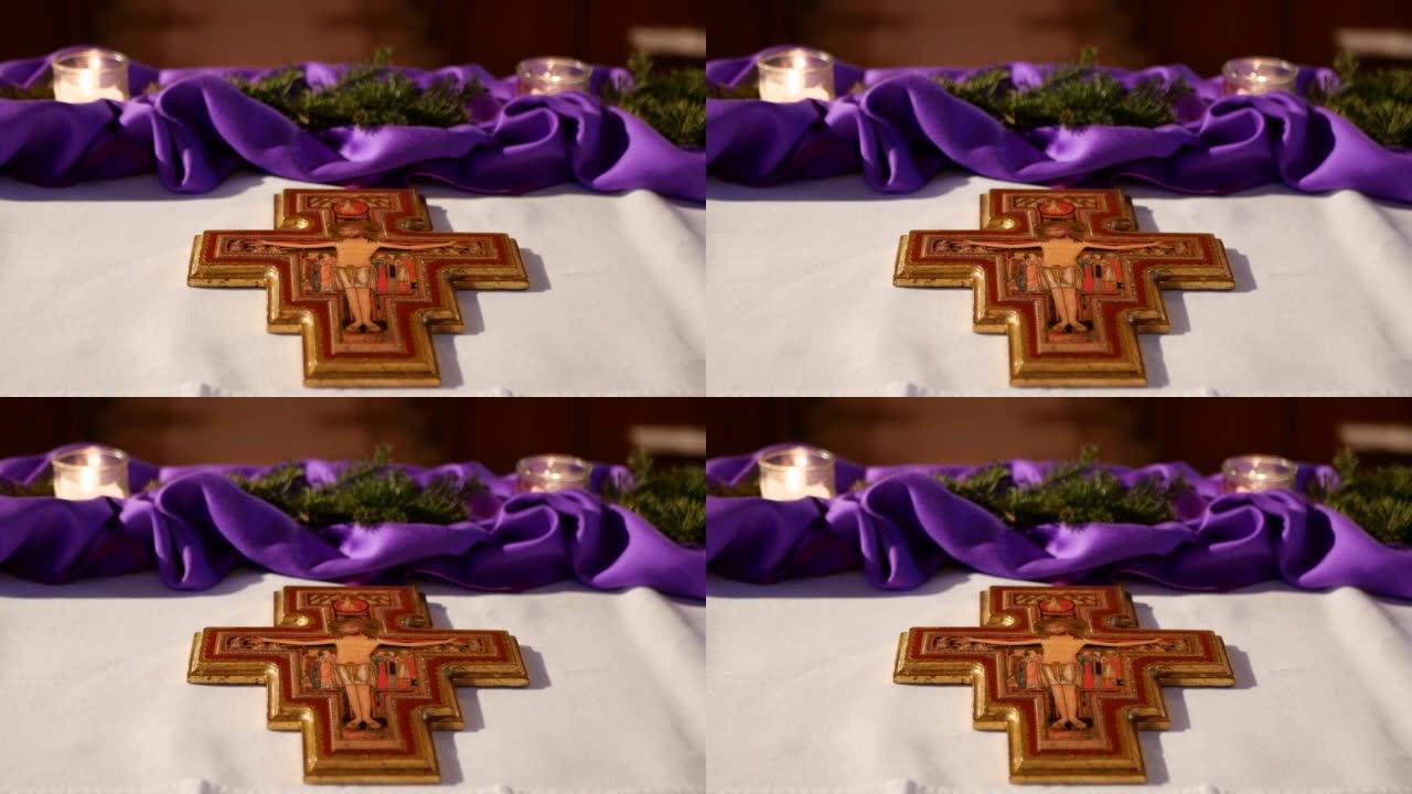 紫色装饰的基督教十字架