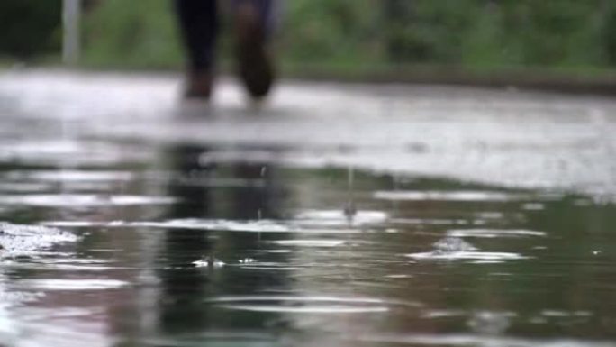 雨中的行人交通