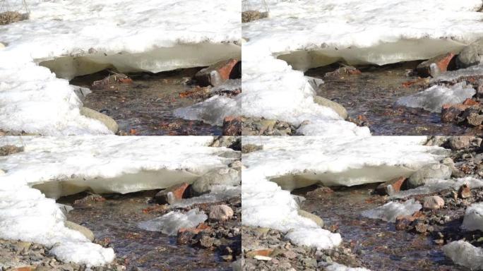 冰冻的河上融化的斑块。冰冻的冰河在春天融化，冰片流淌。春天时候在河上漂浮的碎冰。全球变暖，冰冻的河流
