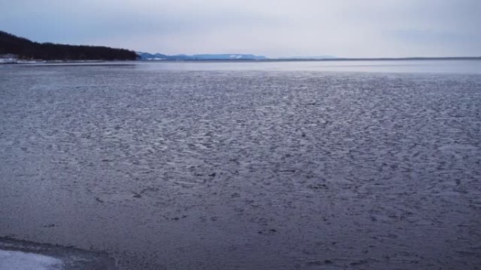 日本北海道Mombetsu Saroma湖的冷冻水镜头