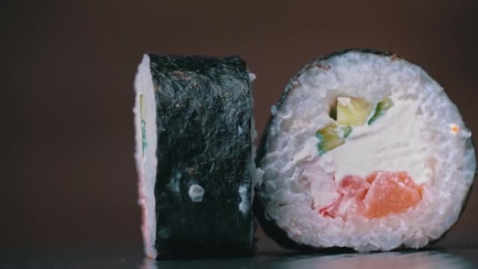新鲜寿司卷Maki旋转特写