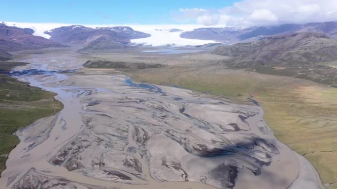 飞越巨大的河床。冰川河流系统从冰岛Vatnajokull冰川运输冰碛沉积物。全球变暖和气候变化环境概