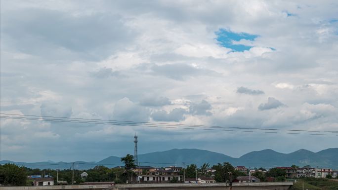 暴风雨前夕延时实拍镜头