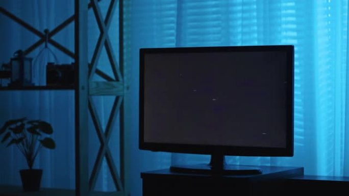 深色电视屏幕上会出现划痕，点和线，闪烁的颜色。毛刺错误彩色视频损坏。严重干扰。天线坏了。数字故障。特