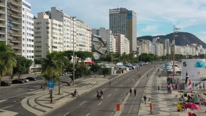 里约热内卢市传奇海滩科帕卡巴纳 (Praia de Copacabana) 的鸟瞰图 -- 南美洲巴