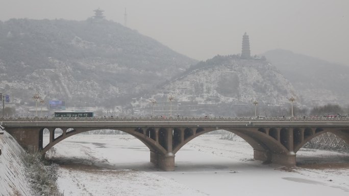 延安宝塔山雪景