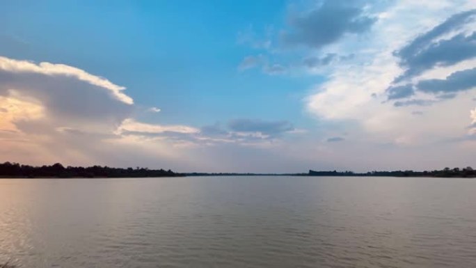 天空云与海浪的时间流逝