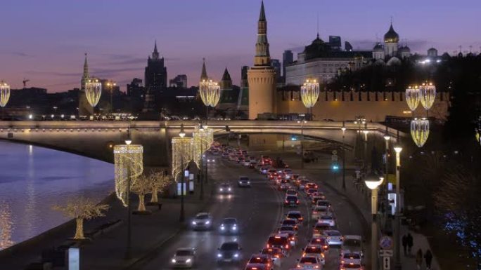 莫斯科美丽的城市夜景，河堤，克里姆林宫墙