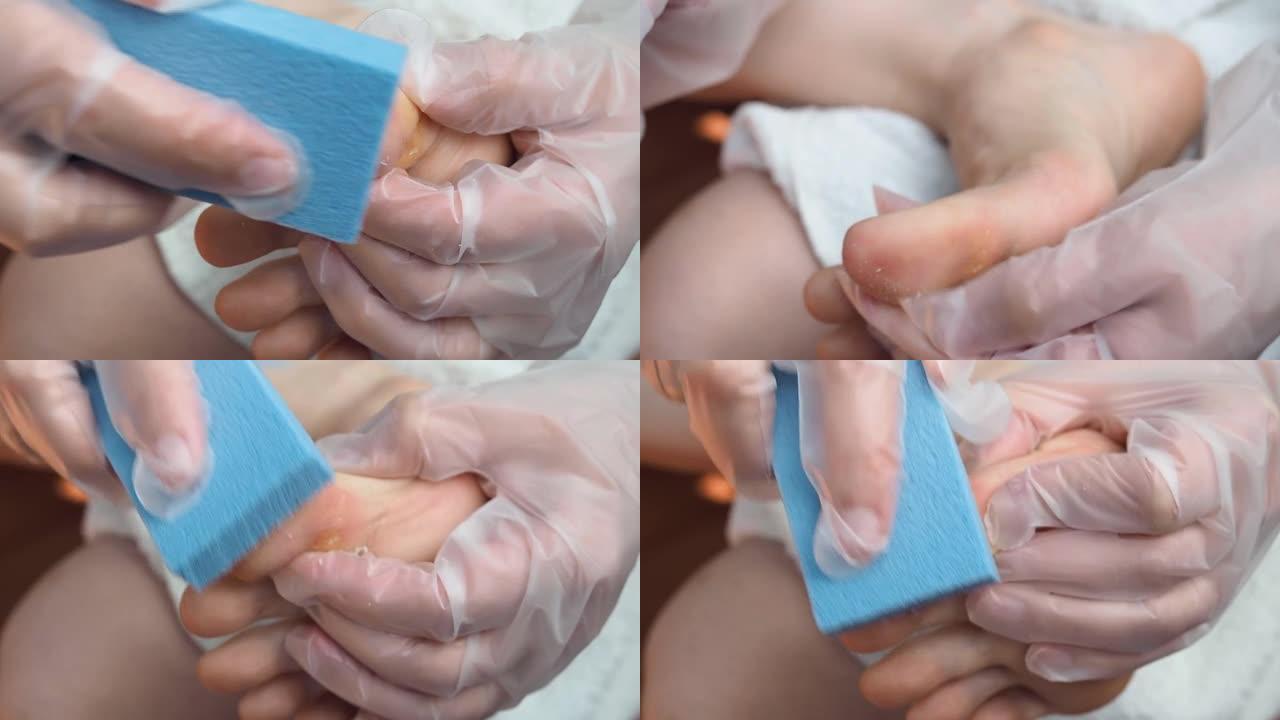 一个女人剥了脚。用化妆刷清洁脚的皮肤。家里的水疗护理