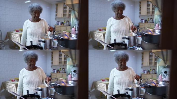 一名黑人老年妇女在厨房里做饭