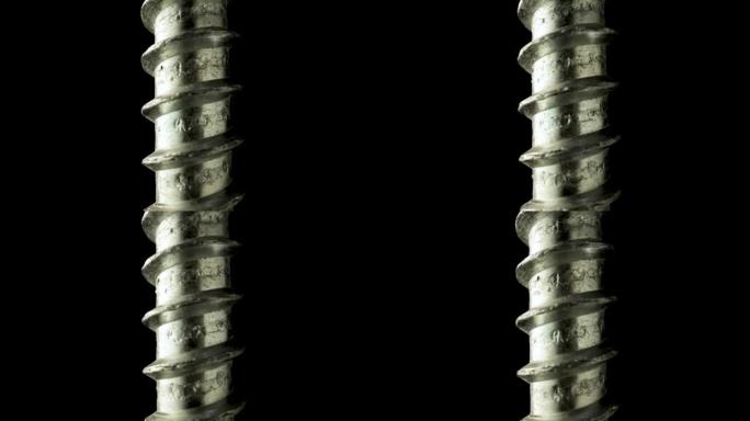 隔离的黑色背景上的不锈钢螺旋螺纹的一部分。金属螺钉，带螺纹的钢螺栓，用于固定。银螺丝锚。螺旋超宏特写
