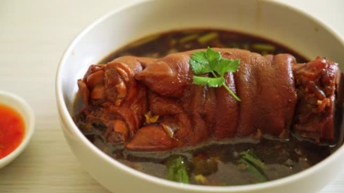 炖猪脚或炖猪腿-亚洲食品风格