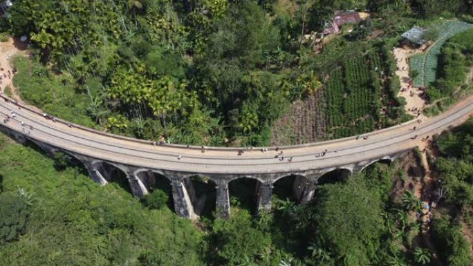 德莫达拉九拱桥的鸟瞰图