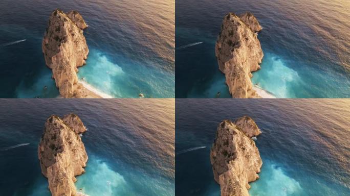 希腊扎金索斯爱奥尼亚海海岸的空中无人机视图。岩石山脊，漂浮的船，蓝色的水。日落