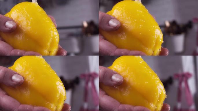 洗黄甜椒超慢动作视频