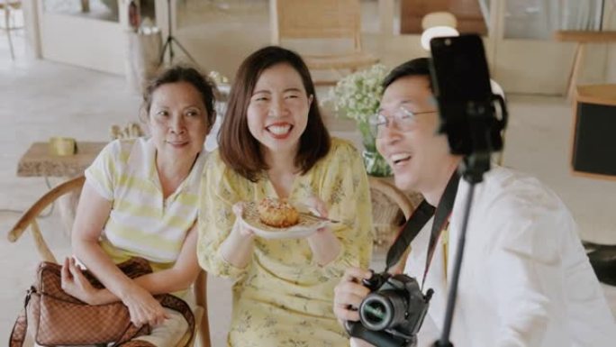 亚洲家庭直播，享受周末旅行，建议咖啡馆和推荐甜点。