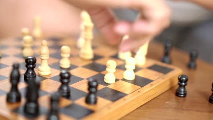 在家一起下棋对弈博弈视频素材