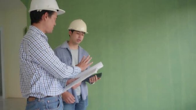 亚洲男子工程师检查正在建造的室内房屋