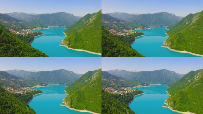 黑山普津市附近有碧绿的水和美丽的绿色山脉的皮瓦湖。