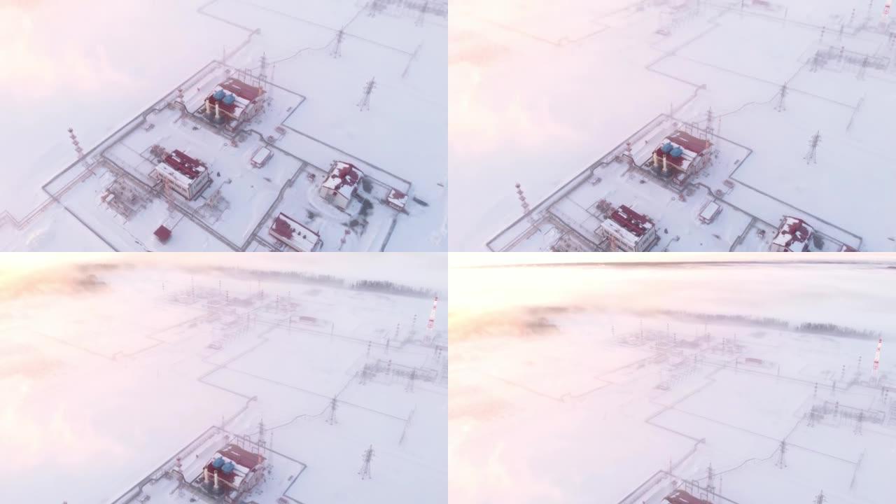 冬季，一架无人机飞越西伯利亚的一个油气田。由于气温极低，油气生产厂上空有雾。欧美的燃料危机