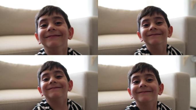 一个快乐的小男孩看着相机的特写肖像