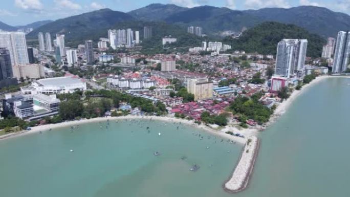 海峡码头，标志性建筑和周围海滩的村庄