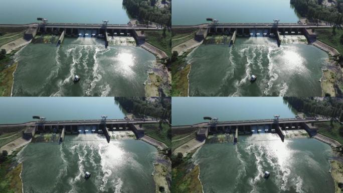 水力发电大坝，流经闸门的绿色水