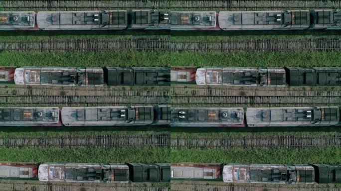 空中自上而下拍摄废弃的生锈机车和旧铁路。
