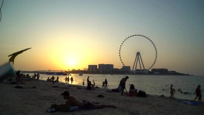 迪拜码头日落海滩蓝水岛与现代摩天轮