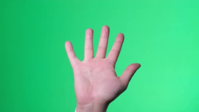张开手在chromakey的绿色屏幕上挥手打招呼。
