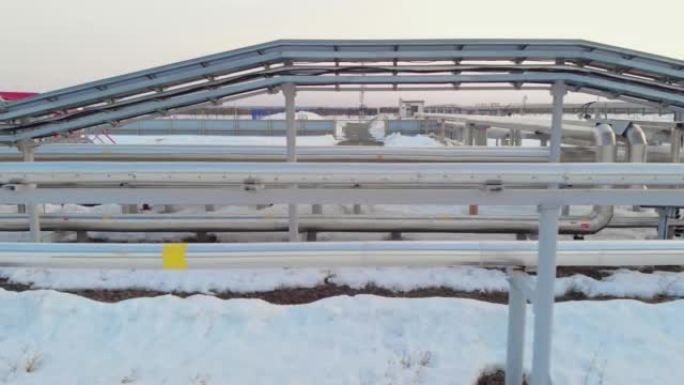 一家企业的油气管道，用于加工和准备运往欧洲和美国的石油。俄罗斯或加拿大冬季的石油和天然气生产。冬季工