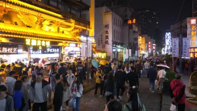 夜间照明长沙市市区拥挤步行街全景4k中国