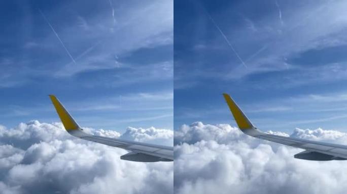 从飞机和到达巴马科的展示板上看到天空
