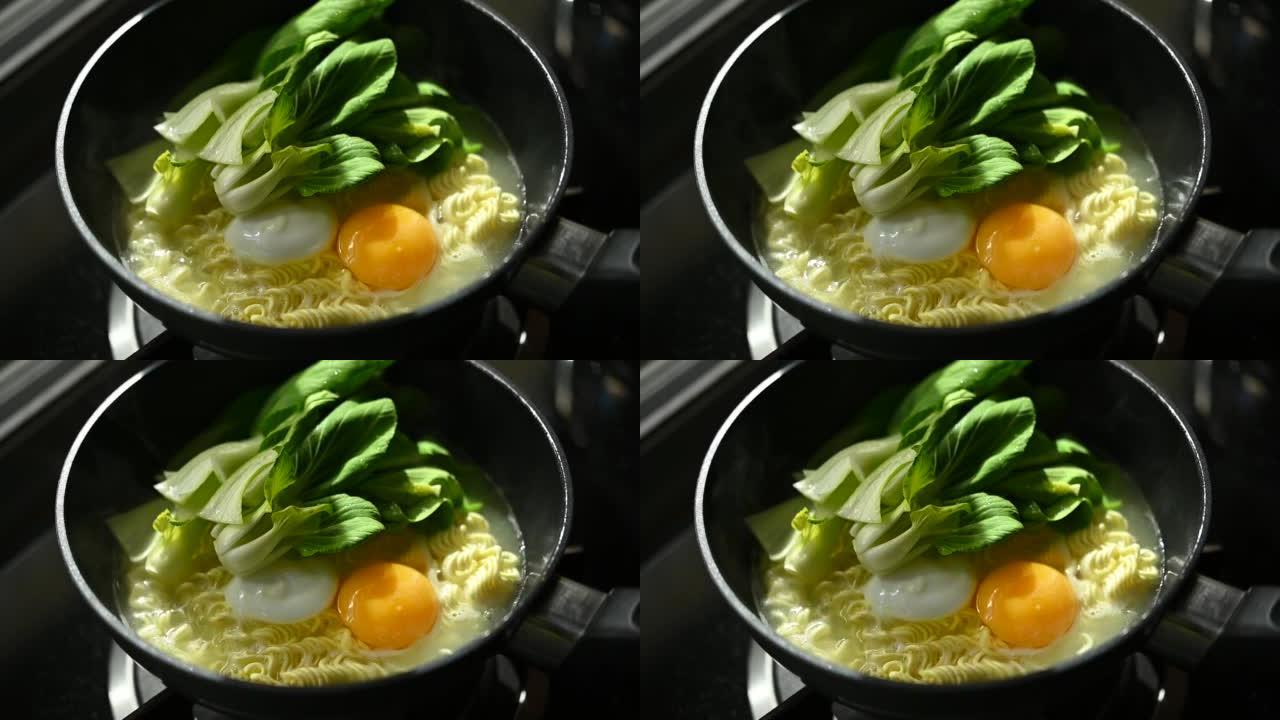 慢动作场景，泡面易食在鸡蛋火锅中烹饪